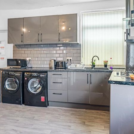 Rochdale 3 Bedroom House 2 Bath With Free Parking Sleeps 7 Esterno foto