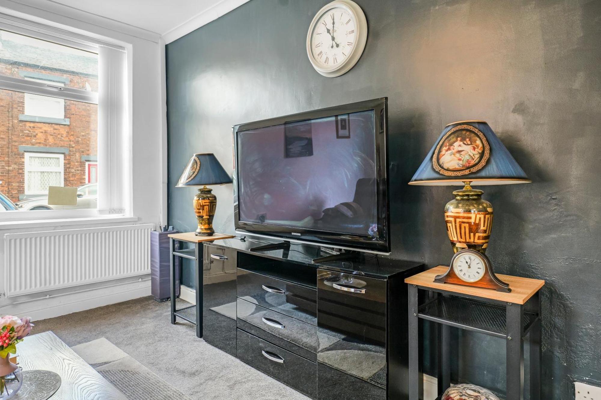 Rochdale 3 Bedroom House 2 Bath With Free Parking Sleeps 7 Esterno foto