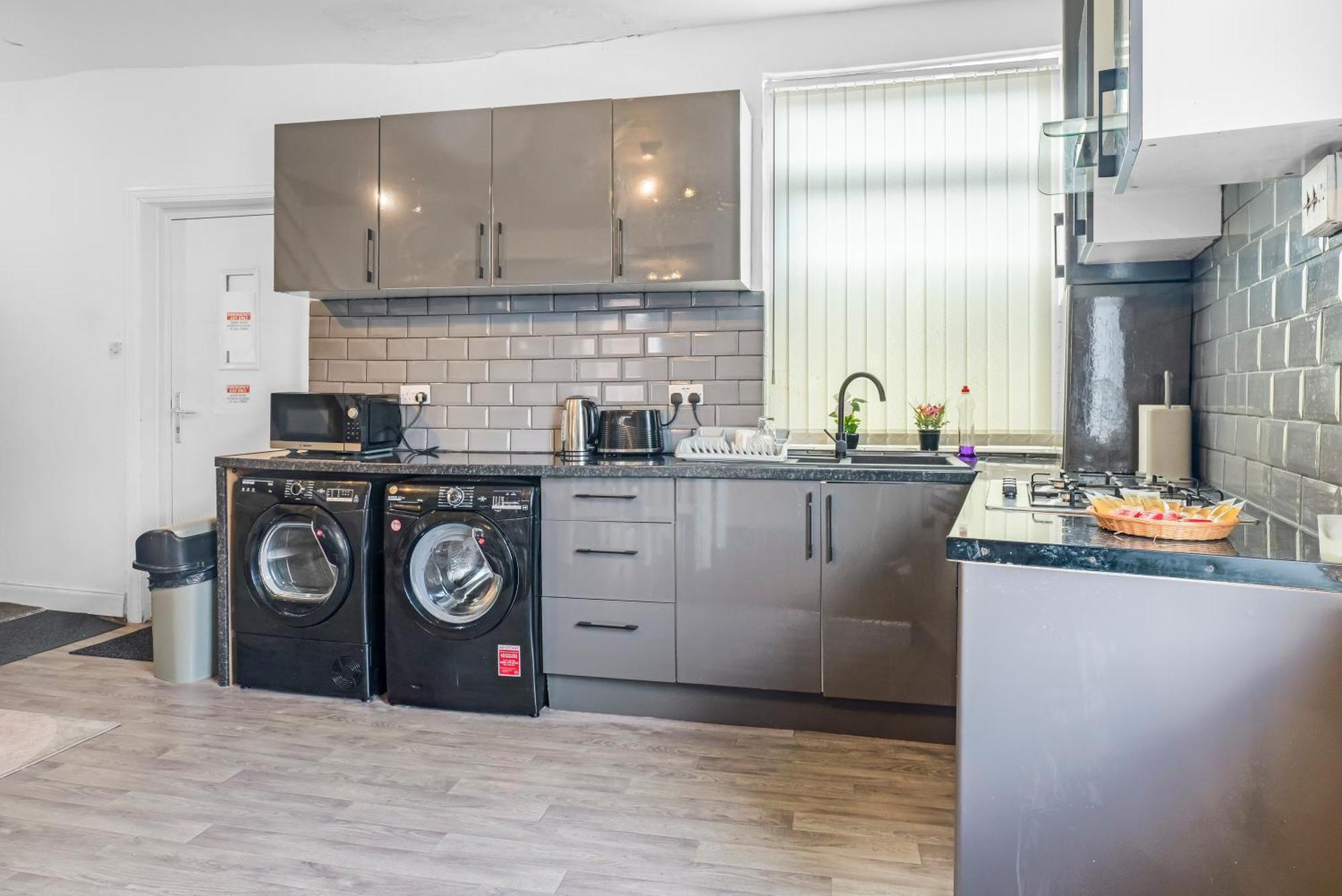 Rochdale 3 Bedroom House 2 Bath With Free Parking Sleeps 7 Esterno foto