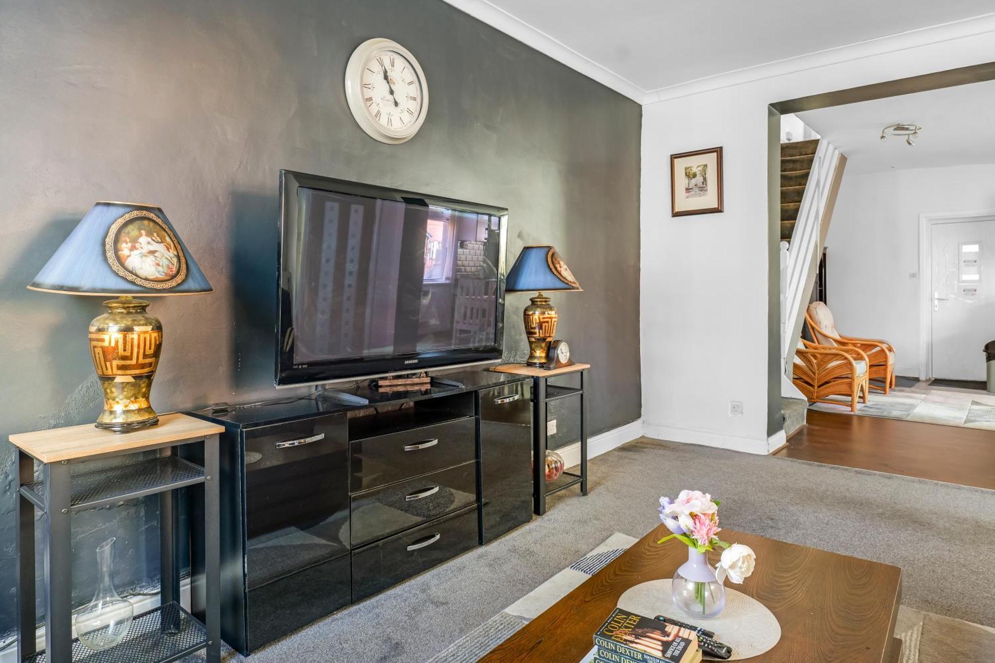 Rochdale 3 Bedroom House 2 Bath With Free Parking Sleeps 7 Esterno foto
