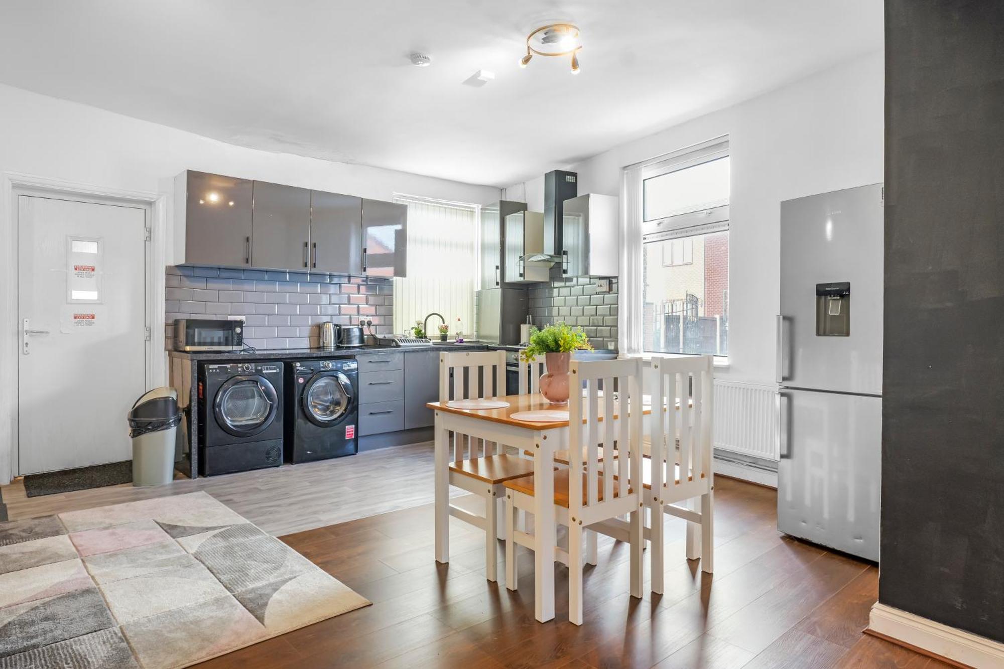 Rochdale 3 Bedroom House 2 Bath With Free Parking Sleeps 7 Esterno foto
