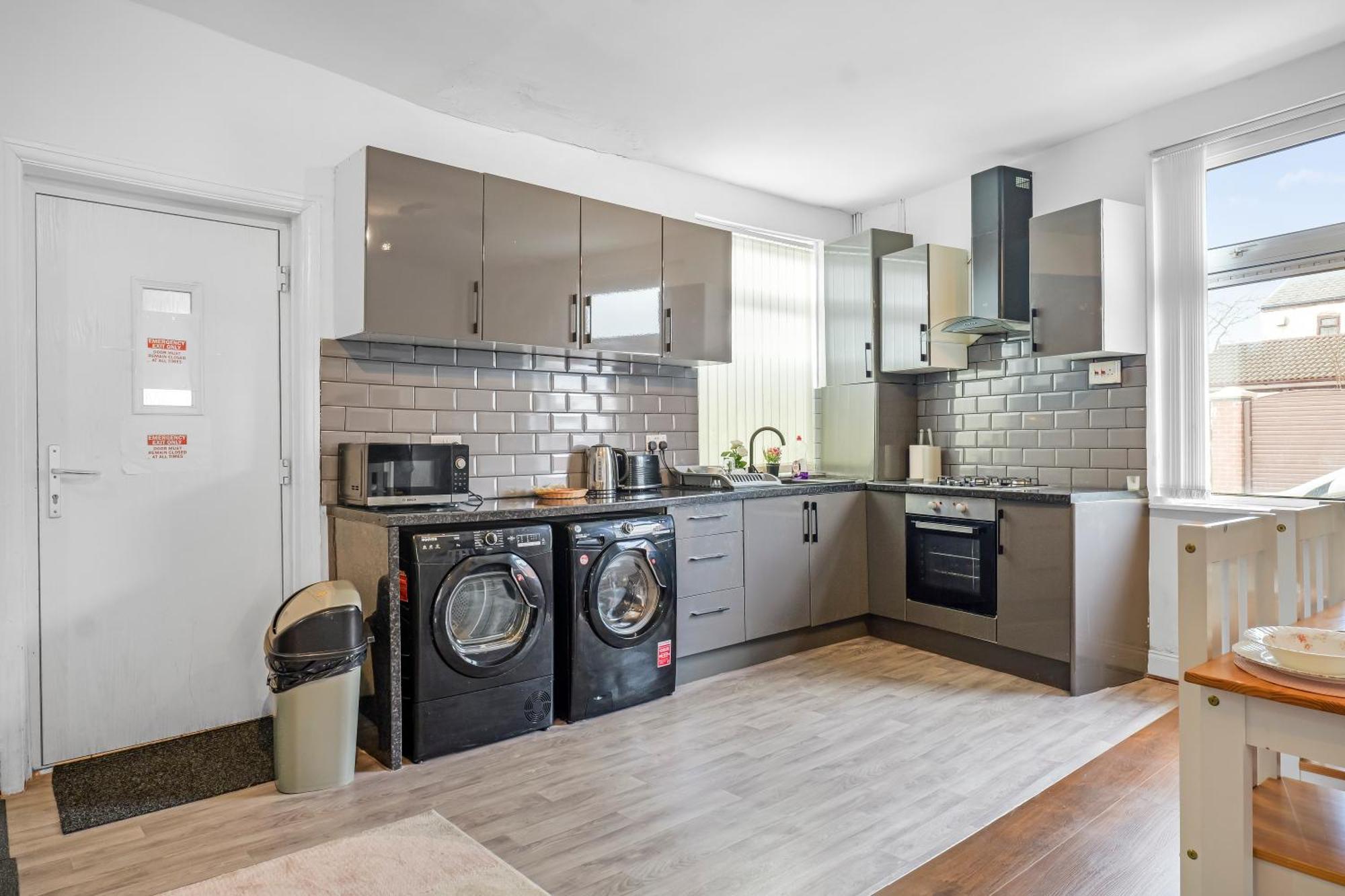 Rochdale 3 Bedroom House 2 Bath With Free Parking Sleeps 7 Esterno foto