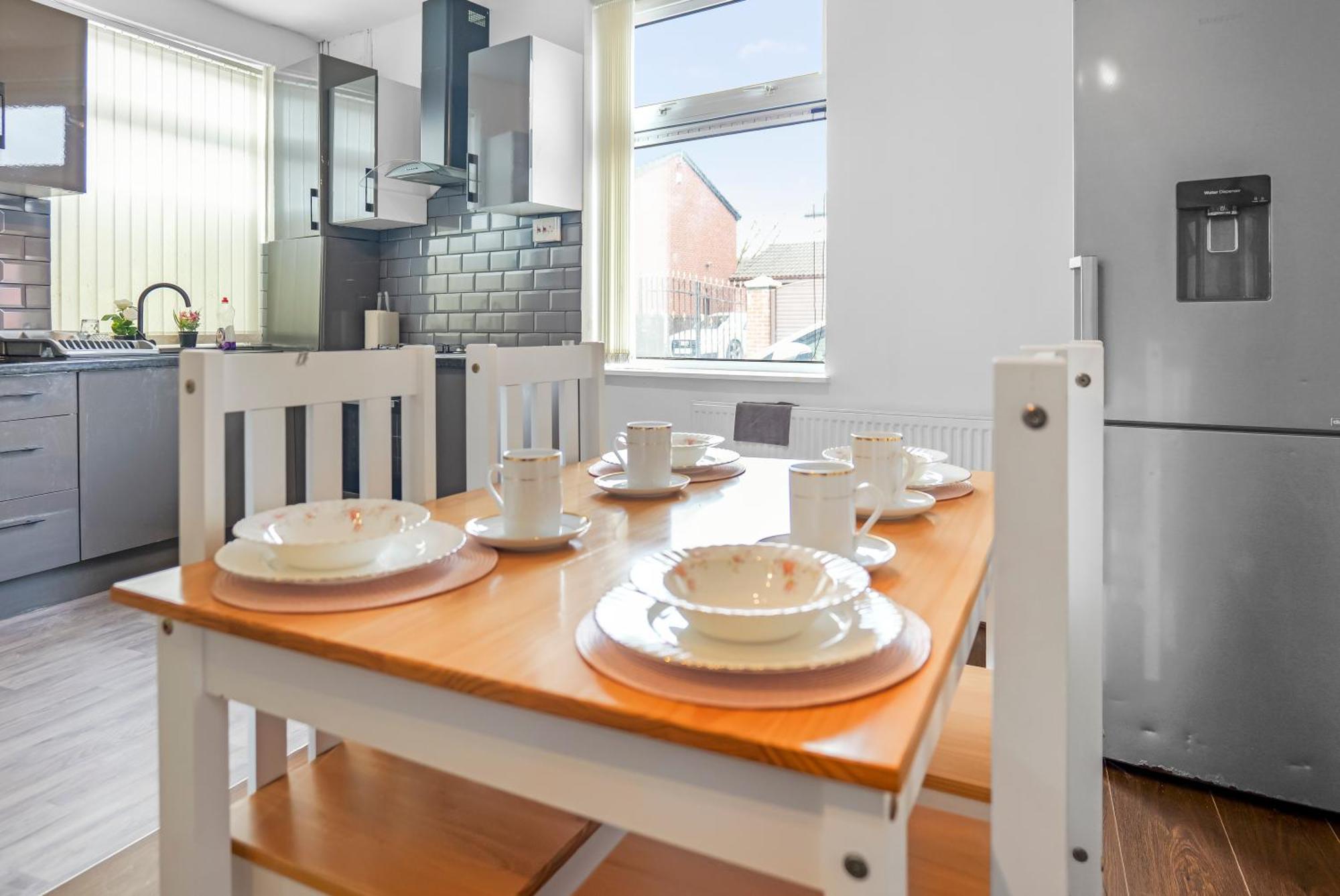 Rochdale 3 Bedroom House 2 Bath With Free Parking Sleeps 7 Esterno foto