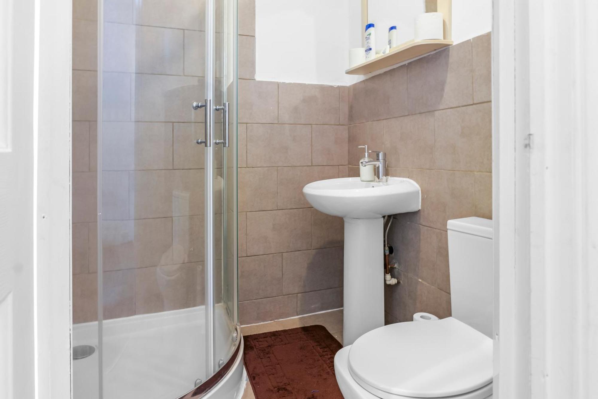 Rochdale 3 Bedroom House 2 Bath With Free Parking Sleeps 7 Esterno foto